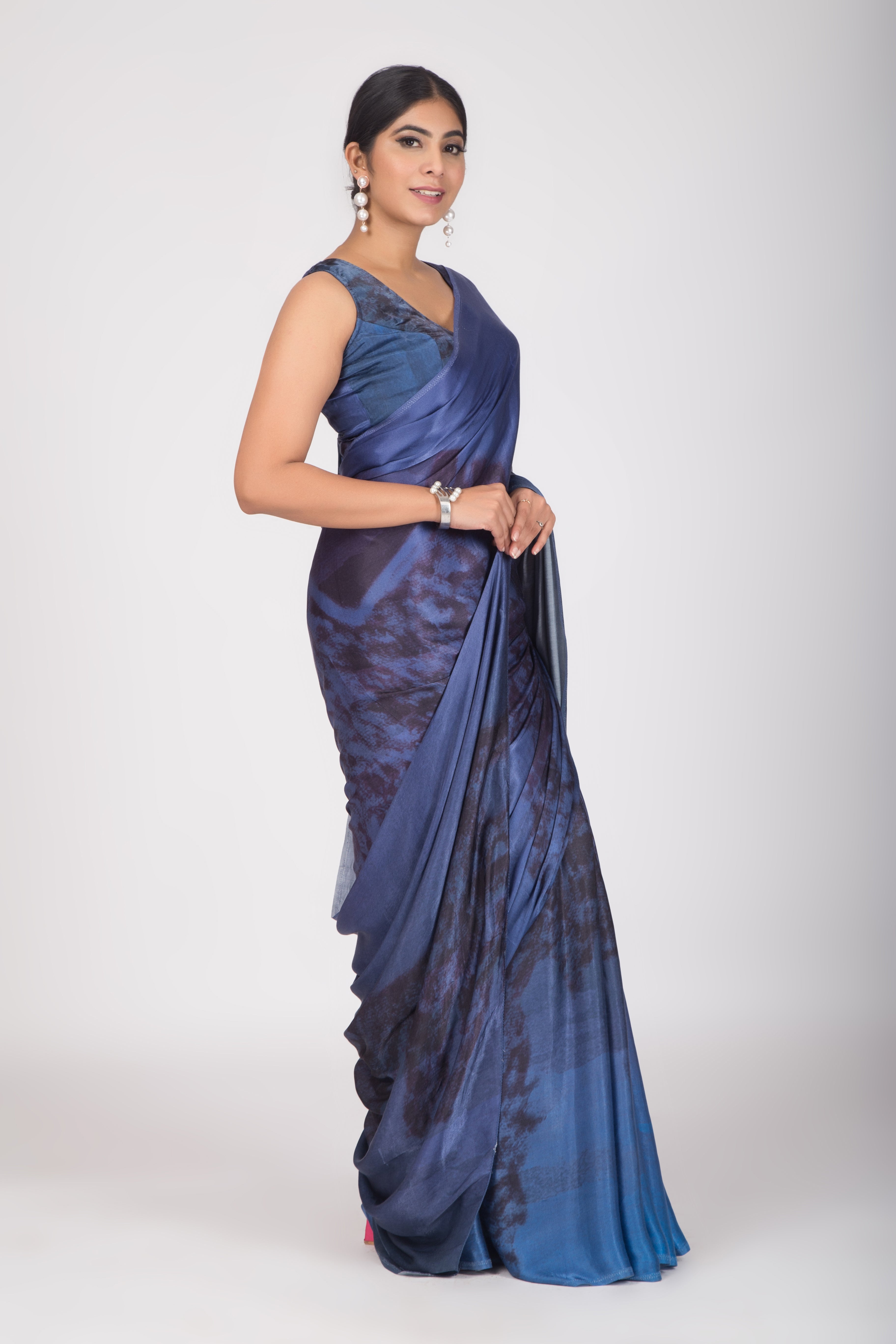 Hearth and Frost - Gaji Silk Saree & Unstitched Blouse Set - Blue